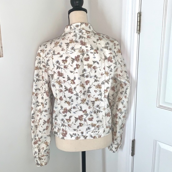 CeCe Denim White Duchess Floral Denim Jacket - Picture 12 of 12